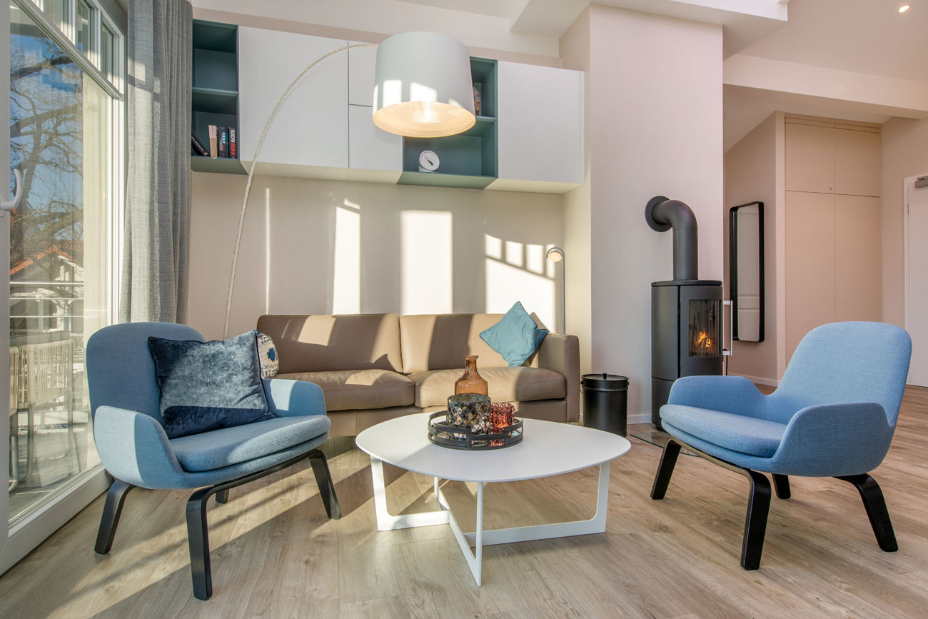 Villa Düne 4 Appartement 8 Wohnzimmer mit Kamin