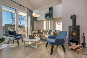 Villa Düne 4 Appartement 8 Wohnzimmer mit Balkon in Suedwestlage